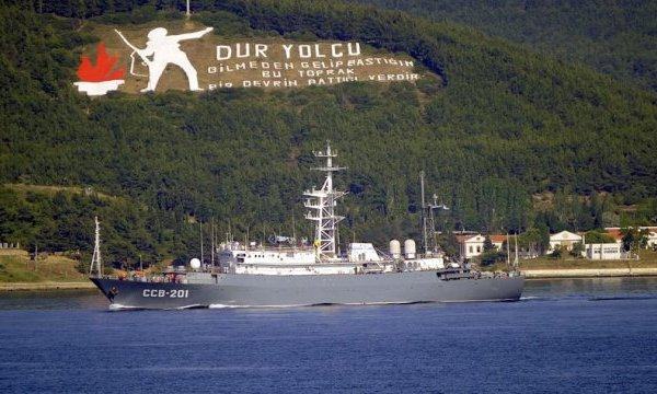 Российский боевой корабль преодолел турецкий пролив